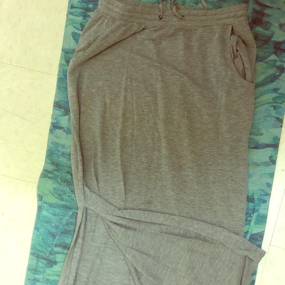 ‘Neiman  Marcus ‘brand midi length skirt.